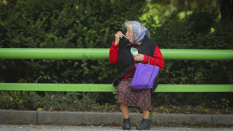 Fotografija: V domovini Sloveniji, ki se ima za pravno in socialno državo, nas je lačnih in revnih več kot 200.000 odraslih, a tudi otrok. Foto Jože Suhadolnik/Delo