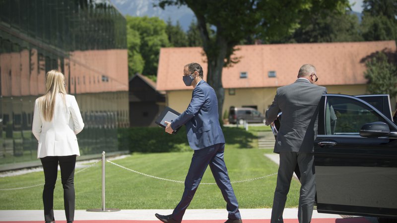 Fotografija: Minister za zunanje zadeve Anže Logar na Brdu pri Kranju gosti letni posvet slovenske diplomacije. FOTO: Jure Eržen/Delo