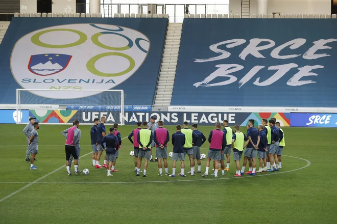 Slovenci so se pripravljali na drevišnjo tekmo kar v Stožicah. FOTO: Leon Vidic