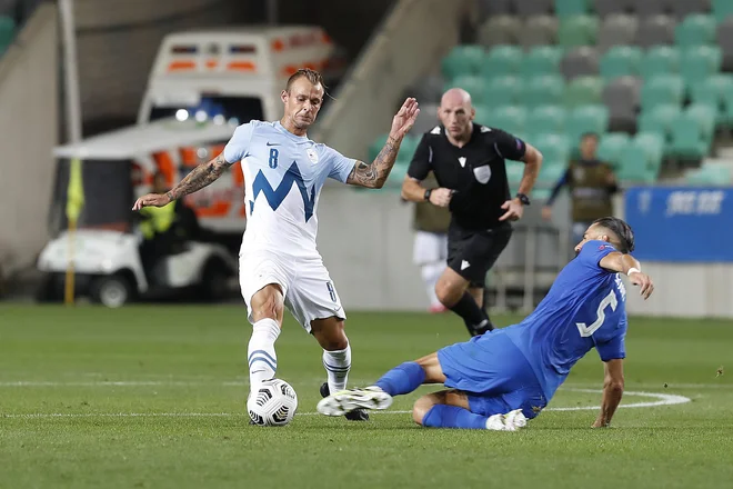 Rajko Rep, uveljavljeni strelec iz avstrijskega prvenstva, ni našel učinkovite poti k vratom Grčije. FOTO: Leon Vidic/Delo