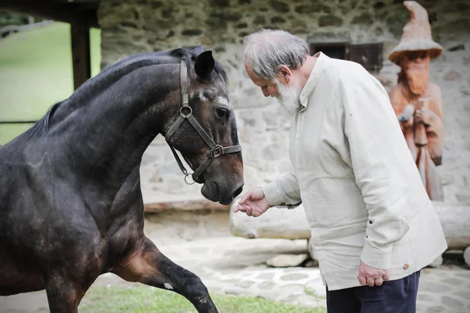 Karel Gržan: &raquo;Za srečo v sožitju so bistveni sočutje, čustvena socialna, duhovna inteligenca &hellip; Pamet lahko kaj razreši, odreši pa le ljubezen.&laquo; FOTO: Uroš Hočevar
