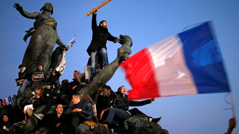 Fotografija: Javnost, ki se je januarja 2015 zbrala, da bi podprla satirični časnik Charlie Hebdo Foto Stephane Mahe/Reuters