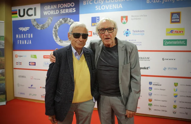 Janez Winkler in Tof še vedno obujata spomine na začetke maratona<em> </em><em>Franja</em> in vsako leto prižgeta svečo na grobu Zvoneta Zanoškarja. FOTO: Jože Suhadolnik/Delo