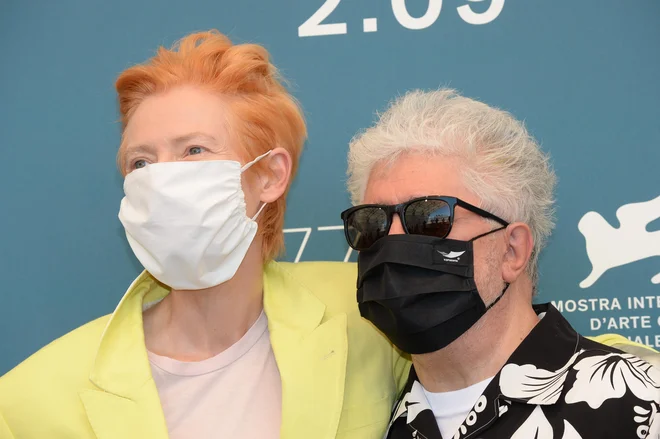 Pedro Almodóvar in Tilda Swinton v Benetkah Foto Alberto Pizzoli/AFP