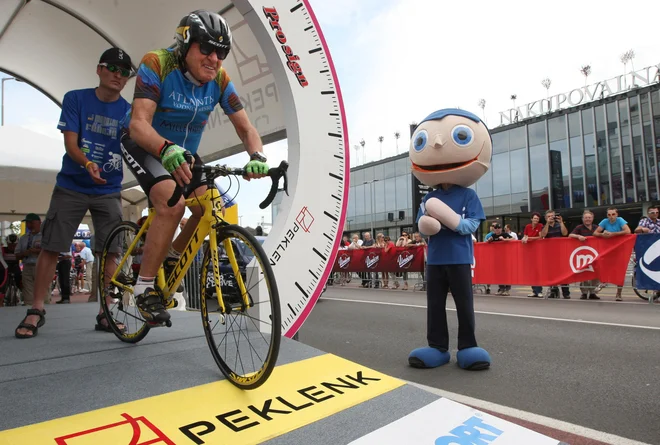 Tone Fornezzi - Tof še vedno redno kolesari, vendar se tokrat ne bo udeležil maratona<em> Franja</em>. FOTO: Igor Zaplatil/Delo