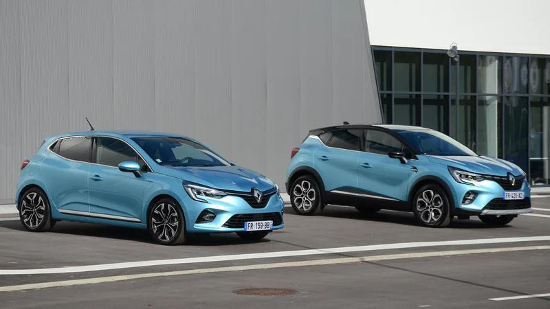 Renaultovi veliki uspešnici clio in captur sta poslej na voljo tudi v elektrificirani izpeljanki. Foto Gašper Boncelj