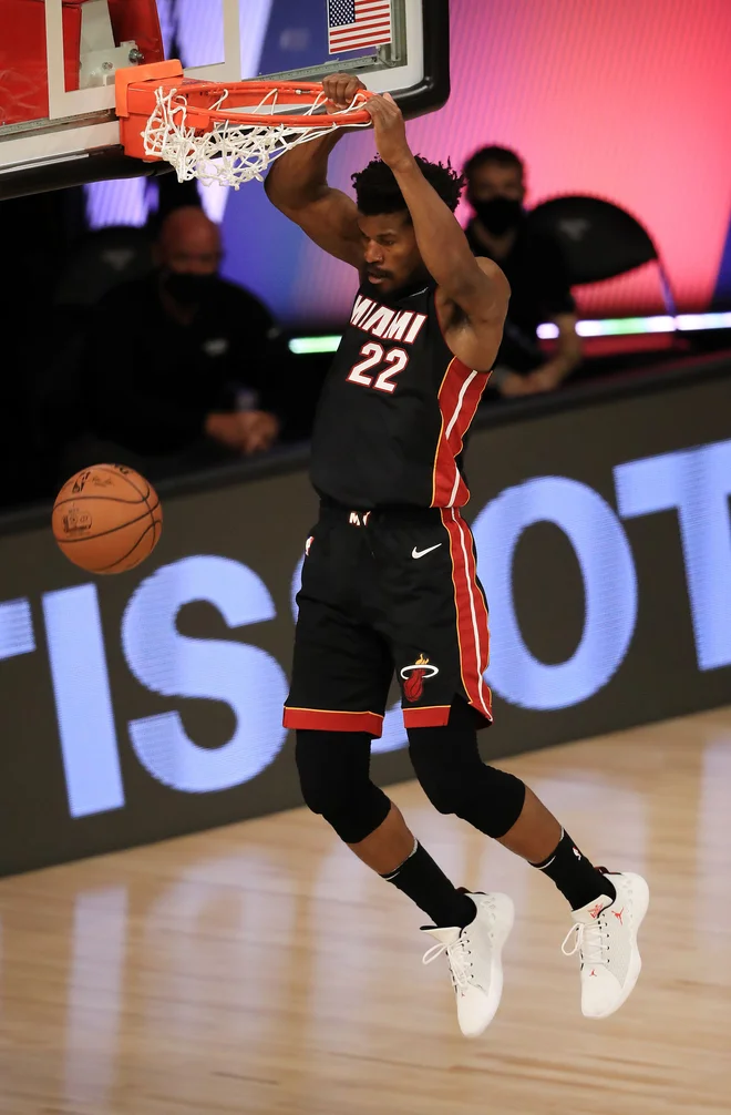 Jimmy Butler je povlekel Miami do tretje zmage. FOTO: Mike Ehrmann/AFP