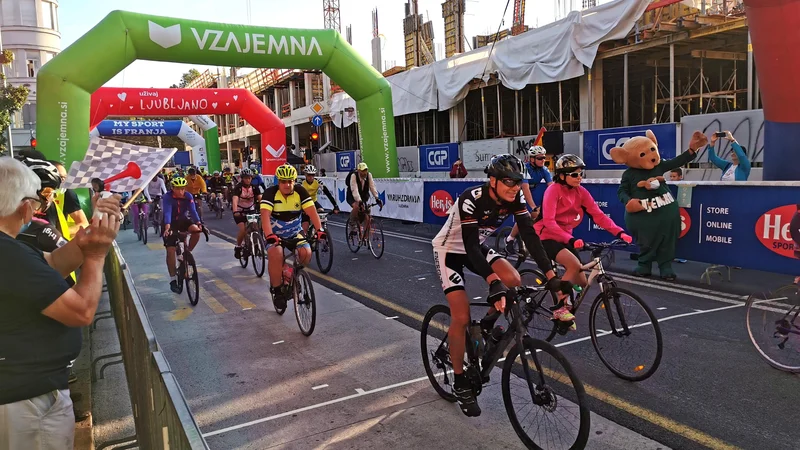 Fotografija: Današnja preizkušnja maratona Franja se je začela z Barjanko s štartom na Kongresnem trgu. Foto Jože Suhadolnik/Delo