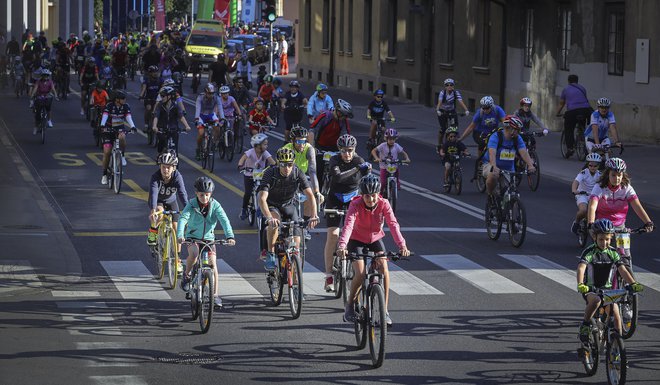 Na vsaki trasi je sodelovalo do 500 kolesarjev. FOTO: Jože Suhadolnik/Delo