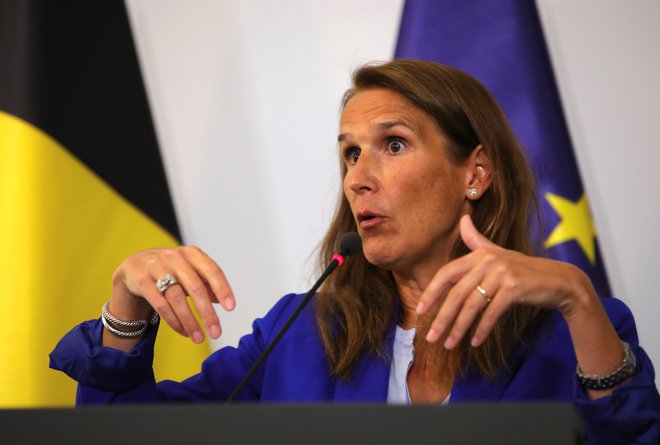 Vladne vajeti za vodenje bitke s covidom-19 so trenutno v rokah liberalke Sophie Wilmès. FOTO: Reuters