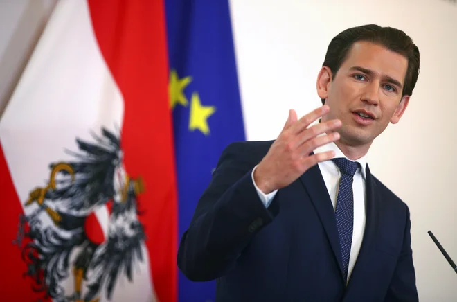 Obisk avstrijskega kanclerja Sebastiana Kurza v Ljubljani utegne še okrepiti sodelovanje med državama v boju proti pandemiji in pri reševanju vprašanja o migrantih. FOTO: Reuters/Lisi Niesner