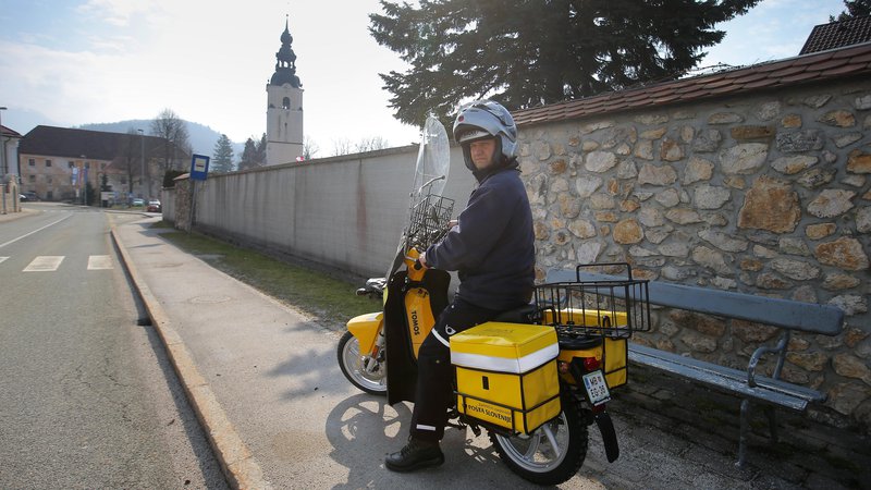 Fotografija: V Sindikatu poštnih delavcev so se lotili novele zakona o poštnih storitvah. FOTO: Jože Suhadolnik/Delo 