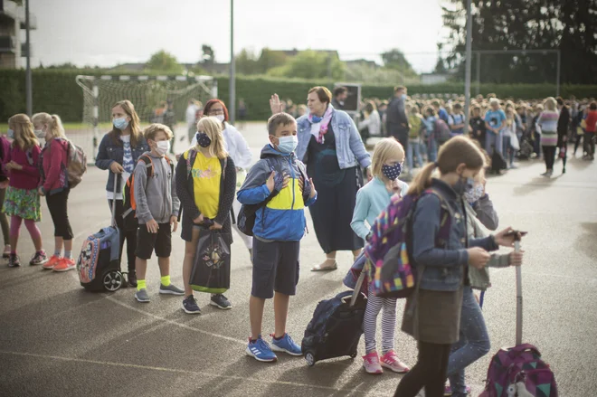 Za problematično se je izkazalo razločevanje med simptomi covida-19 in drugih obolenj. FOTO: Jure Eržen/Delo