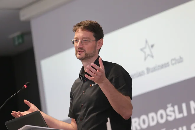 Pri Klubu slovenskih podjetnikov (SBC) so danes predstavili osem predlogov za izboljšanje protikoronskih ukrepov, ki bi domačemu gospodarstvu čim hitreje pomagali iz krize. FOTO: SBC