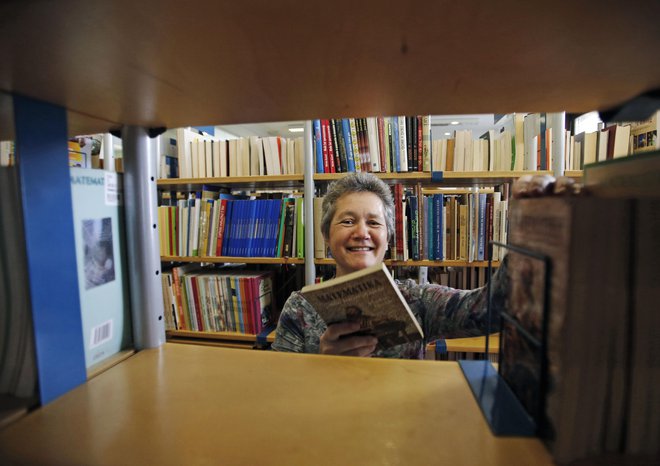Savina Zwitter pravi, da so domače knjižnice neprecenljive, a jih je žal vse manj. FOTO: Matej Družnik/Delo