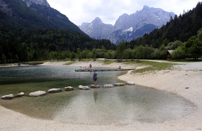 Na Jasni je bilo že pred prvo svetovno vojno kopališče z lesenimi kabinami in ogreto vodo, Pišnica je bila pač premrzla.<br />
FOTO: Roman Šipić