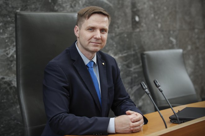 Igor Zorčič, predsednik Državnega zbora Republike Slovenije, se bo zavzel z amožnost glasovanja na daljavo. FOTO: Uroš Hočevar/Delo