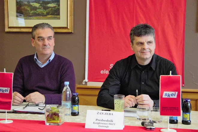 Levo predsednik SKEI Gorenje GA Vinko Jeličič, desno predsednik Konference SKEI Gorenje Žan Zeba. FOTO: Brane Piano/Delo