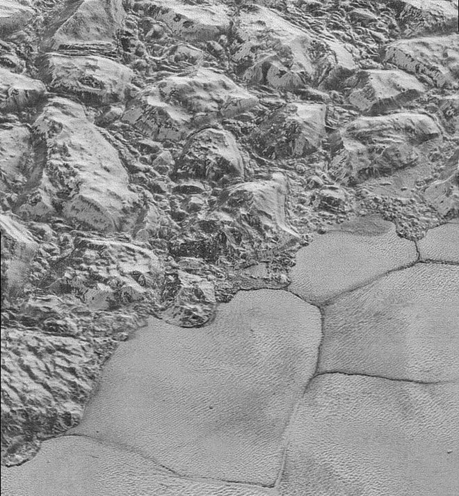 Metanove sipine na Plutonu na ravnici Sputnik Planitia. FOTO: Nasa