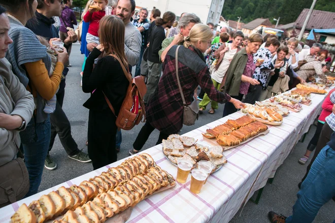 Na Motniku se vedno dobro oborožijo pred dolgčasom, lakoto in žejo.