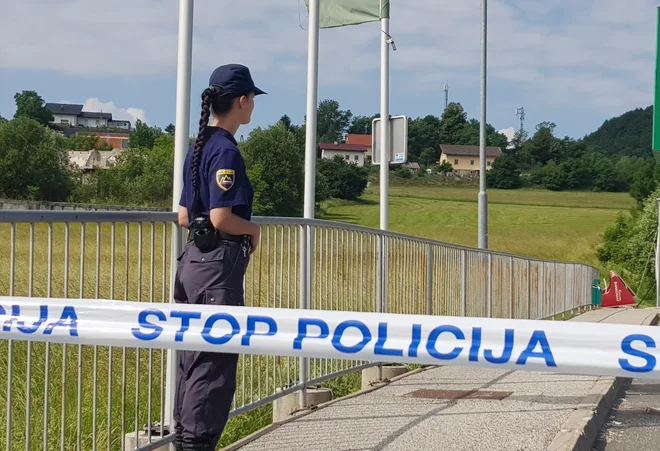 Prve ugotovitve kažejo, da je šlo za plinsko eksplozijo, ki je povzročila tudi nekaj materialne škode. FOTO: Pu Maribor