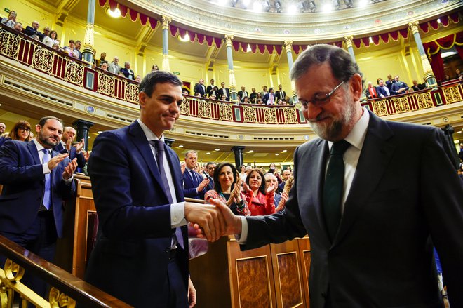 V petek je sicer Sanchez nakazal, da bo sklical nove volitve, ni pa povedal, kdaj naj bi se to zgodilo. FOTO: Reuters
