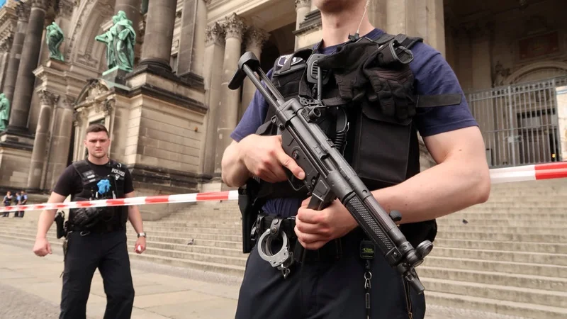 Fotografija: Streljanje pred katedralo je pretreslo Berlin. FOTO: Reuters
