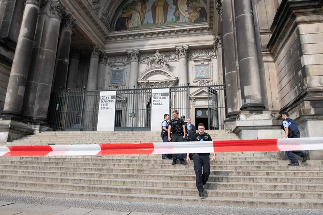 Berlinska katedrala je sicer priljubljena turistična točka v muzejski četrti. FOTO: AFP