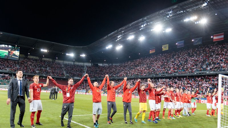 Fotografija: Celovec je ob avstrijski zmagi proti Nemčiji doživel veliki večer, na vrsti je zdaj še gostovanje Brazilcev na Dunaju. FOTO: AFP