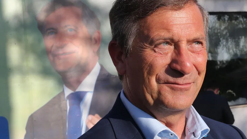 Fotografija: Vidno razočarani Erjavec je dejal, da je za slab rezultat kriva slaba volilna udeležba in številni napadi nanj in na stranko v predvolilnem času. FOTO: Tomi Lombar