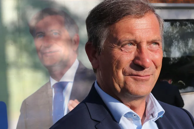 Vidno razočarani Erjavec je dejal, da je za slab rezultat kriva slaba volilna udeležba in številni napadi nanj in na stranko v predvolilnem času. FOTO: Tomi Lombar