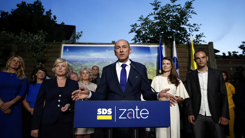 Fotografija: Potem ko leta 2011 Zoran Janković ni uspel sestaviti koalicije, je mandat za sestavo vlade tedaj dobil drugouvrščeni Janez Janša. Foto: Matej Družnik/Delo