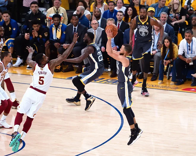 Steph Curry je zagorel, ostali so lahko le spremljali njegov šov. Foto: Reuters