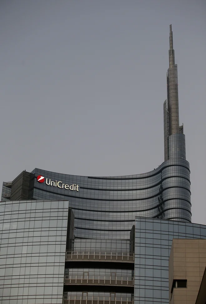 Na sedežu italijanske bančne skupine Unicredit so nam na vprašanje glede združitve s Societe Generali odgovorili, da nikoli ne komentirajo govoric in špekulacij. FOTO: Blaž Samec