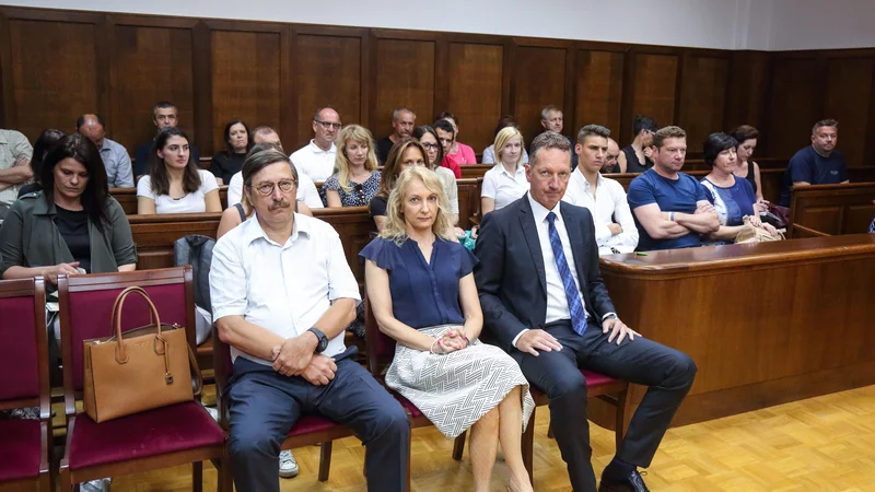 Fotografija: Pred razglasitvijo sodbe na koprskem sodišču: Boris Popovič, Sabina Mozetic in Rajko Srednik. Foto Tomaž Primožič/fpa