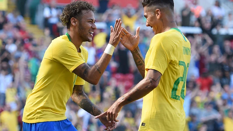 Fotografija: Neymar in Firmino sta se takole veselila gola, ki ga je zabil Hrvatom prvi brazilski zvezdnik.