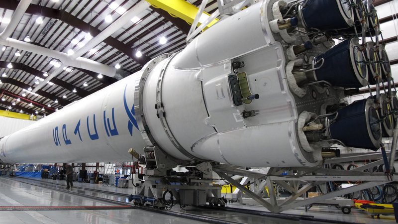 Fotografija: Devet motorjev Falcona 9 Foto SpaceX