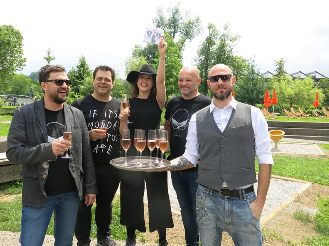 Tabu zdaj sestavljajo Eva Beus (vokal), Tomaž Trop (kitara), Primož Štorman (bobni), Iztok Melanšek (bas kitara) in Aleš Beriša (klaviature).&nbsp;Foto Zdenko Matoz