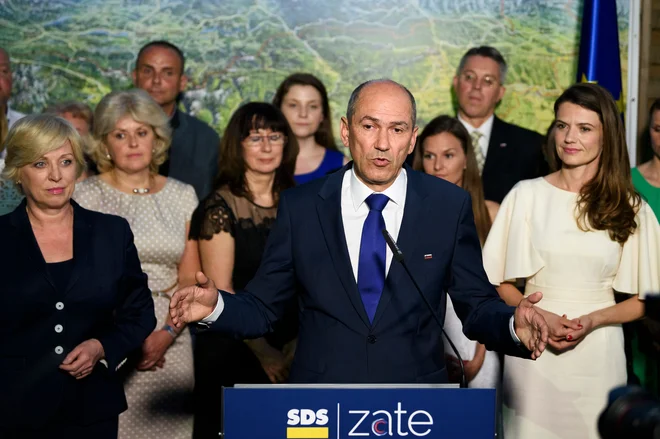 Ali se je Janez Janša že kaj pogovarjal s predsedniki drugih parlamentarnih strank? FOTO: AFP