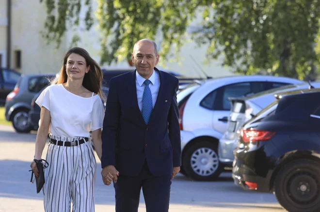 Janez Janša s soprogo Urško. FOTO: AP