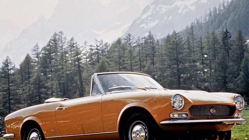 Fotografija: Fiat 124 sport spider šteje z več kot 172 tisoč izdelanimi primerki med tržno najuspešnejše italijanske kabriolete, med katerimi ni mogoče spregledati fiata X1/9 s približno 200 tisoč vozili in alfe romeo spider iz obdobja med letoma 1970 in 1993 s 110 tisoč primerki. FOTO: Fiat