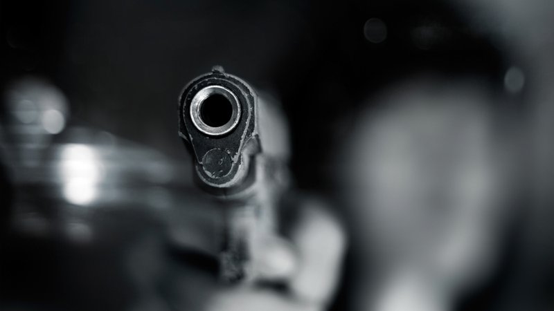 Fotografija: Roparji so bili oboroženi s pištolo. FOTO: Shutterstock