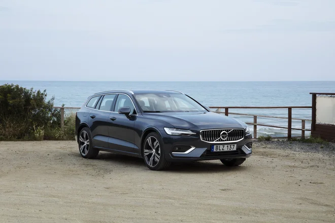 Volvo V60 nadaljuje tradicijo karavanov, ki so pomemben del DNK znamke, in bo vsekakor pomešal štrene nemškim znamkam.