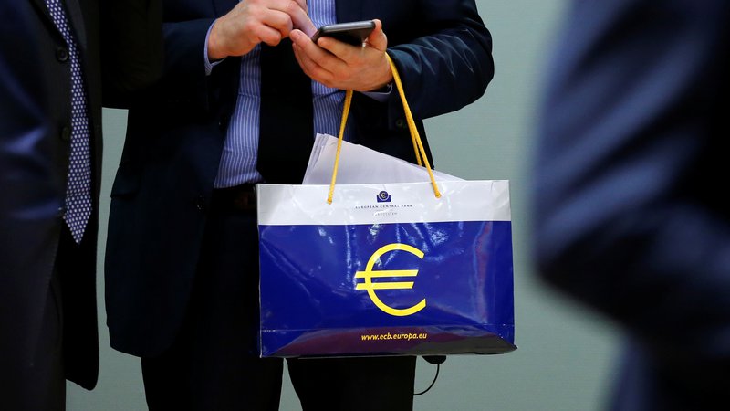 Fotografija: ECB naj bi začela razmišljati o zviševanju obrestnih mer. FOTO: Reuters