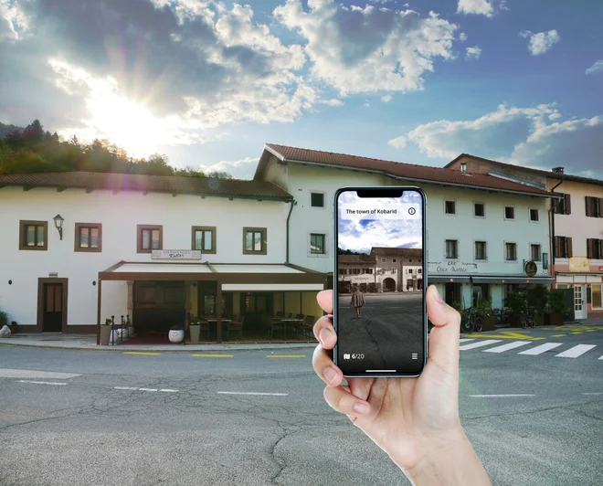 S pomočjo računalniškega vida se stare fotografije kot kolaž zlepijo s pogledom kamere mobilnega telefona. FOTO: Fundacija Poti miru v Posočju