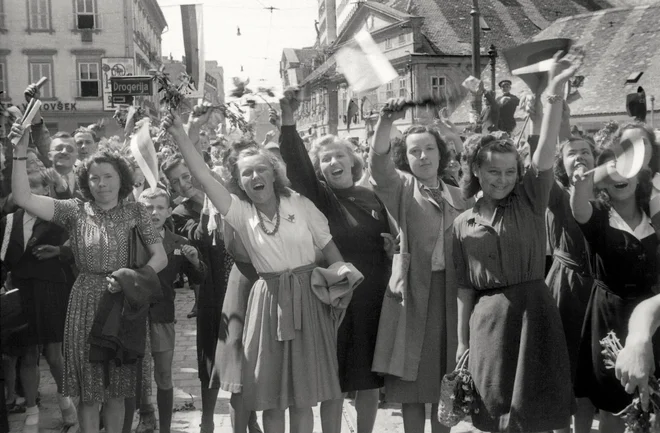 FOTO: Franc Cerar, Zbirka Foto Slovenija, hrani Muzej novejše zgodovine Slovenije.