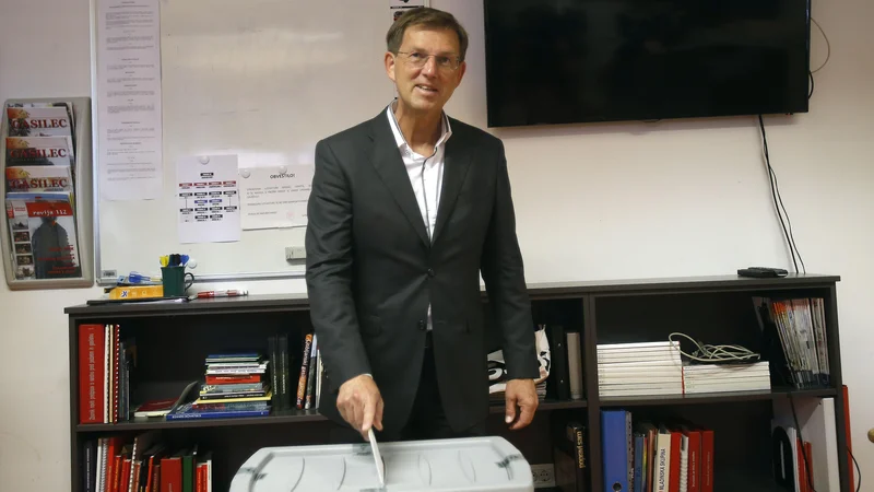 Fotografija: Dozdajšnji predsednik vlade Miro Cerar. FOTO: Blaž Samec/Delo