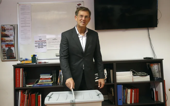 Dozdajšnji predsednik vlade Miro Cerar. FOTO: Blaž Samec/Delo