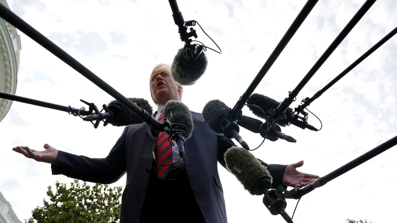 Fotografija: Donald Trump pred odhodom na srečanje skupine G7 v Kanadi FOTO: Reuters