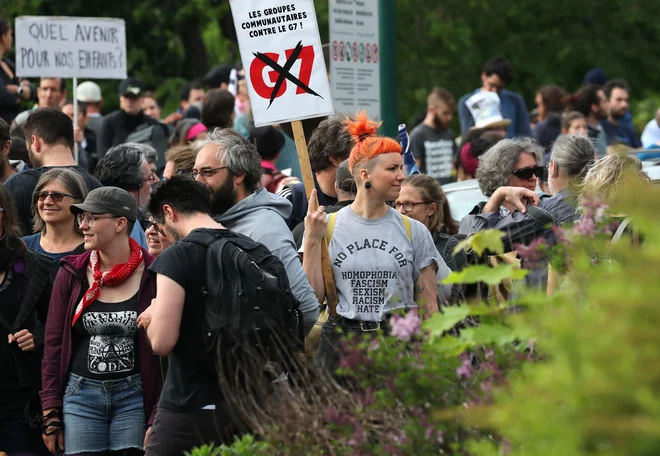 V Quebecu so množično protestirali proti sestanku kluba G7 v Kanadi. FOTO: Reuters